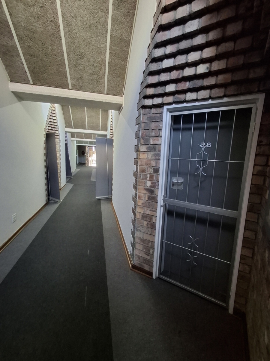 To Let Commercial Property for Rent in Vincent Eastern Cape